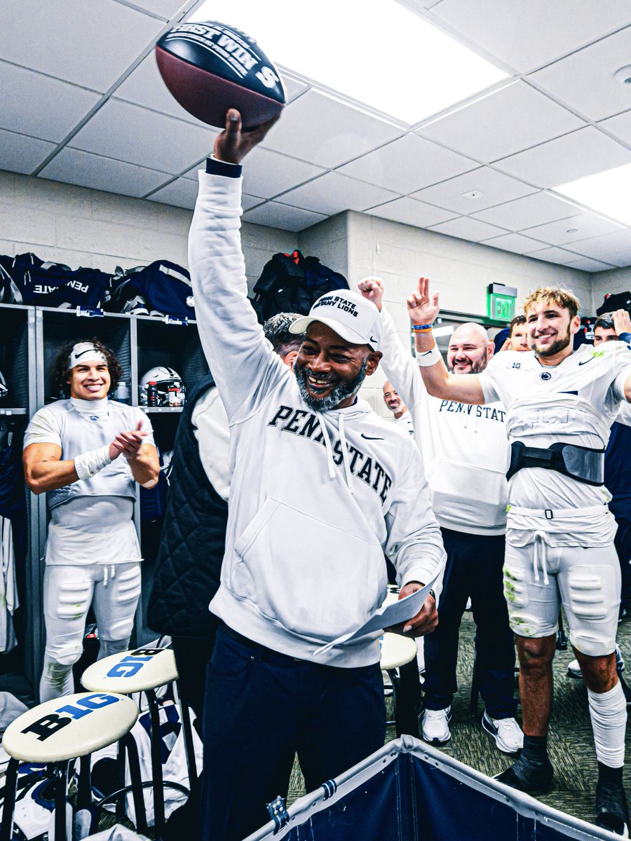 Moments like this. 🥹

#WeAre | <a href="/CoachTerryPSU/">Terry M. Smith</a>