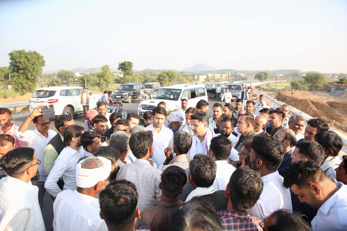 SachinPilot's tweet image. टोंक - गहलोद मार्ग पर बनास नदी पर पुल निर्माणकार्य का निरीक्षण किया। 
बारिश के दौरान बनास नदी में तेज बहाव के कारण टोडारायसिंह, डिग्गी, नानेर, मालपुरा, गहलोद, सहित कई अन्य गाँवों के लोगों को वैकल्पिक रास्तों से आवागमन करना पड़ता है। 

मुझे खुशी है कि मेरे पिछले कार्यकाल में इसका…