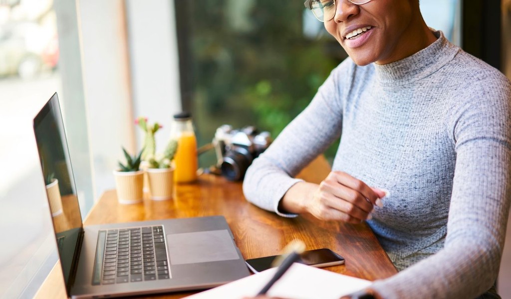 TechnoReviewMob's tweet image. AI tools have made it easier than ever to create content. While these tools save time, the results often lack personality and a natural flow. 

Read how to humanize AI content:
lttr.ai/AlHYL

#HumanizeAI #AIGeneratedContent #WritingWithAI #ImproveAIContent  @iSavantAI