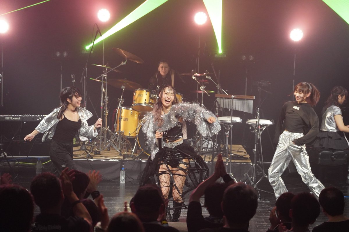 Ayuki_VM's tweet image. 改めて！
RAIDENの相棒・れなちゃんのお誕生日🎉（遅刻）おめでとう〜！

気づいたら遠征で1ヶ月くらい一緒に暮らしておりました。笑

れなちゃんに出会ってから
音楽も舞台も挑戦の幅が広がりました！
何があっても活動を共にしてくれている仲間、信頼しています。

新たないい一年にしてください🤘