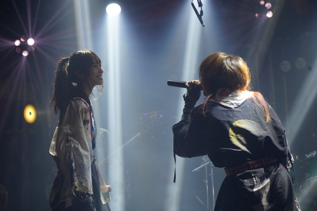 Ayuki_VM's tweet image. 改めて！
RAIDENの相棒・れなちゃんのお誕生日🎉（遅刻）おめでとう〜！

気づいたら遠征で1ヶ月くらい一緒に暮らしておりました。笑

れなちゃんに出会ってから
音楽も舞台も挑戦の幅が広がりました！
何があっても活動を共にしてくれている仲間、信頼しています。

新たないい一年にしてください🤘