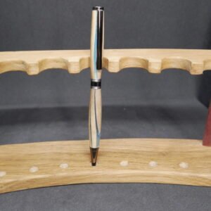 <a href="/Lady_Piou/">Lady Piou 🕊❤️‍🩹</a> Alors de mémoire <a href="/Patate_fixe/">L'Atelier de Pnoey</a> fait du cuir. 
Sinon <a href="/ArdwoodC/">Ardwood Creations</a> pour les stylo en bois