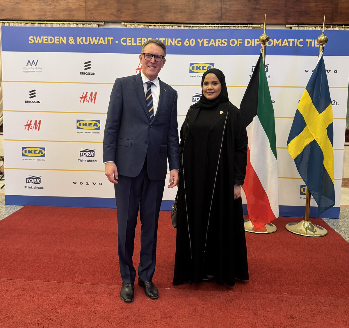 BahrainEmbKW's tweet image. حضرت السيدة إيمان علي البورشيد، مستشار بسفارة مملكة البحرين لدى دولة الكويت، حفل الاستقبال الذي أقامه سعادة السيد فريدريك فلورن، سفير مملكة السويد لدى دولة الكويت، بمناسبة مرور 60 عاما على أقامة العلاقات الدبلوماسية بين دولة الكويت ومملكة السويد.