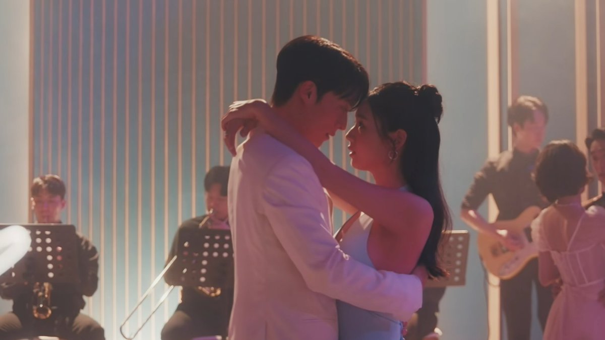 whiterosestea's tweet image. Loved the first two eps of #DynamiteKiss! The story is fun and flows so well. The romance unfolds with such natural charm and #JangKiYong #AhnEunJin have unexpectedly impressive chemistry. I’m so happy to finally find a drama I enjoy this much

#DynamiteKissEp1 #DynamiteKissEp2