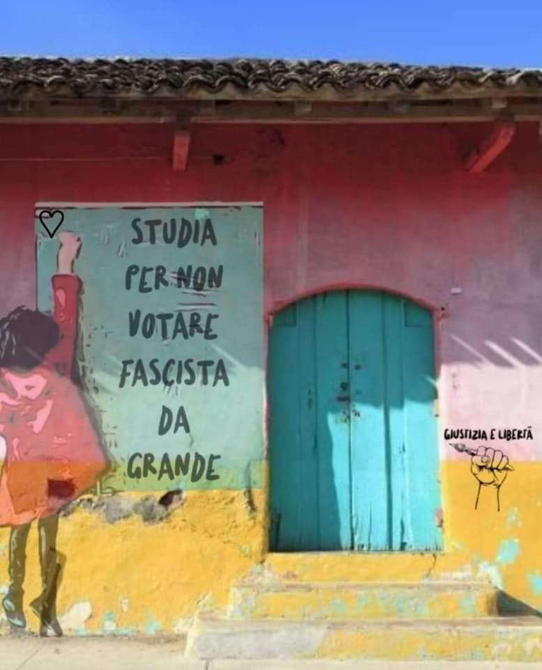 Rossella660's tweet image. Le persone che amano la letteratura hanno la mente immune dall&apos;indottrinamento.
Quando leggi, impari a pensare 
Doris Lessing 
#17novembre2013

Buongiorno 💕