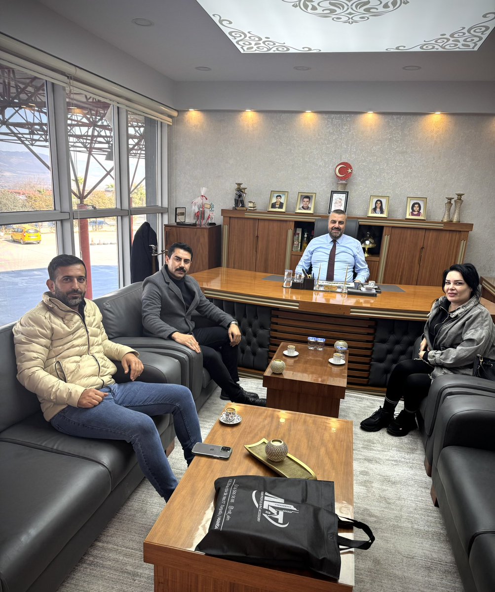 Turgutlu–İzmir Otobüsçüleri Dernek Başkanı 
kıymetli büyüğüm Bülent Ayhan’ı, 
değerli eşim Sayın Ayşegül Hanım ve kıymetli meslektaşım, dostum Akif Alan (Turgutlu Tenekeciler Odası Başkan Adayı) ile birlikte ziyaret ettik.
Nazik misafirperverlikleri için kıymetli büyüğüme