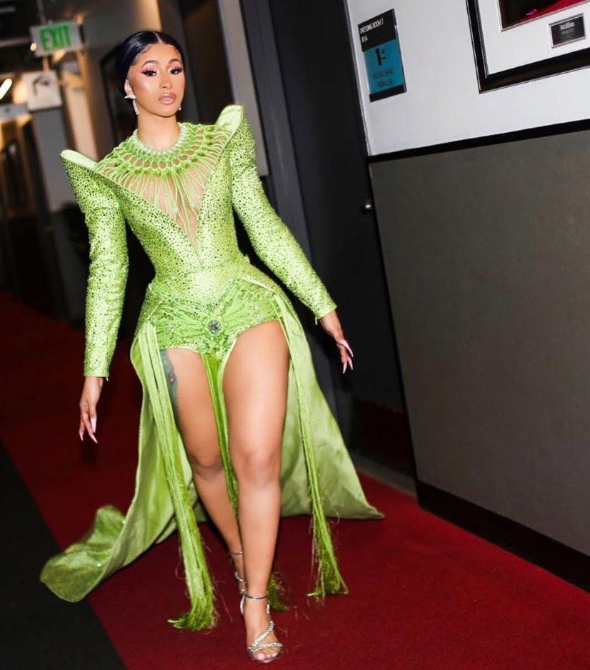 Green is her color honestly, she looks so good!