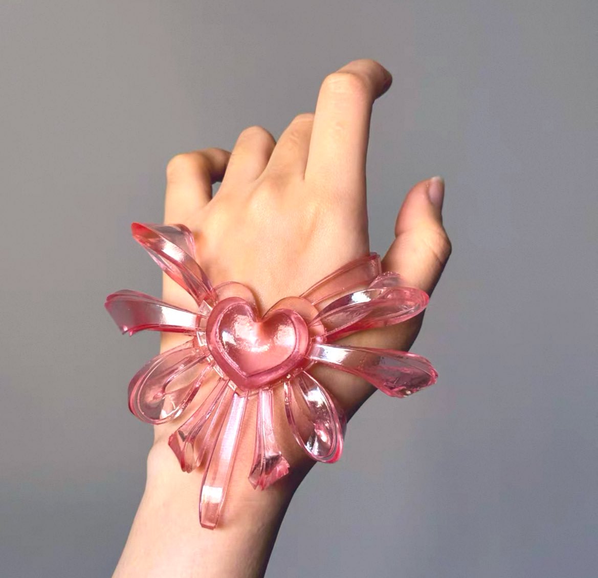 animamundi_'s tweet image. 変身途中バングル めっちゃかわいい 天才じゃん