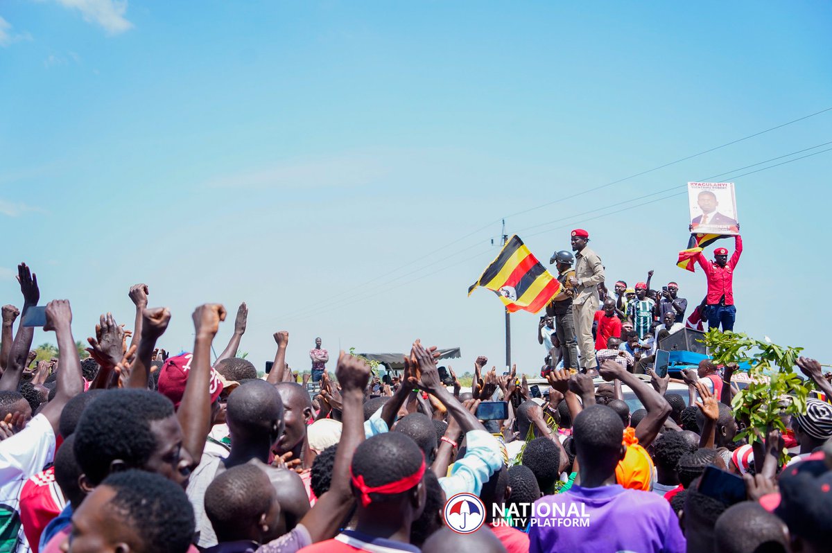KlaUpdates's tweet image. Locals of Panyimur village warmly welcome president @HEBobiwine,on his way to Madi-Okollo. #KlaUpdates