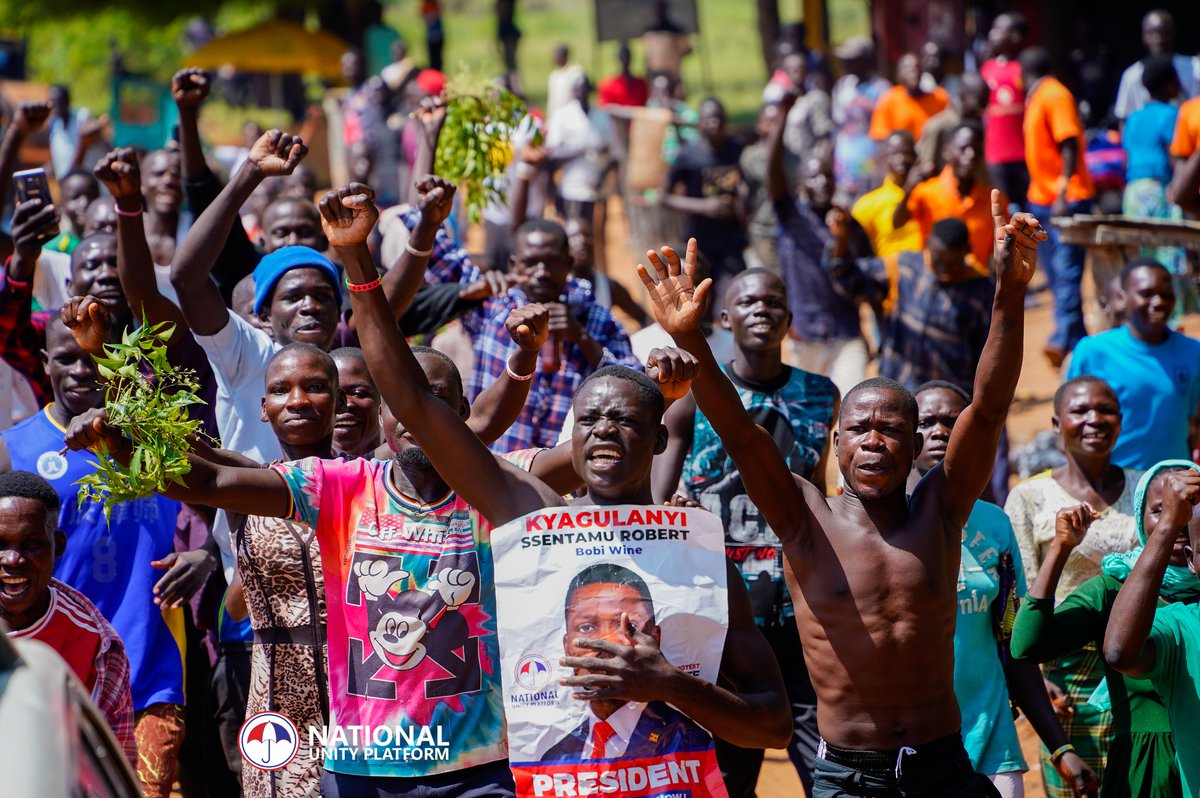 KlaUpdates's tweet image. Locals of Panyimur village warmly welcome president @HEBobiwine,on his way to Madi-Okollo. #KlaUpdates