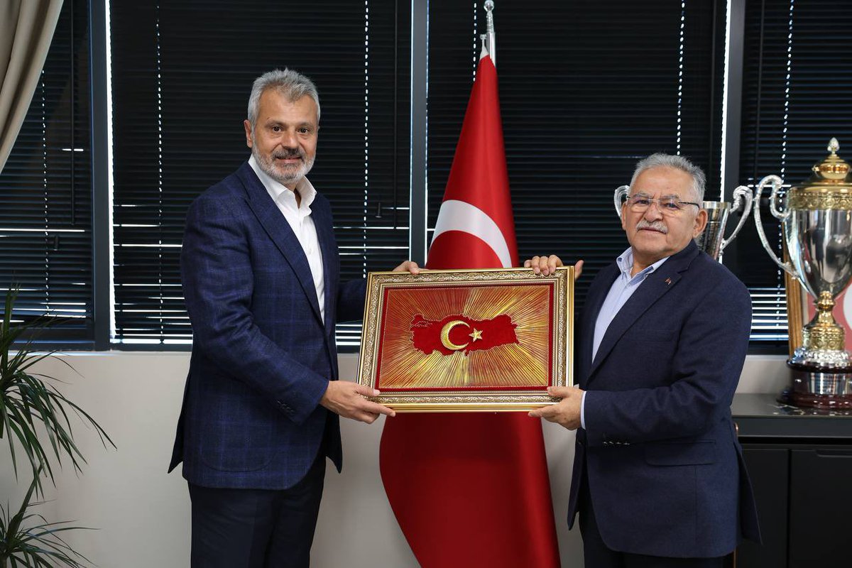 mehmetonturktr's tweet photo. Kayseri Büyükşehir Belediye Başkanı Sn. @baskanmemduhbyk’ı belediyemizde ağırladık.

Nazik ziyaretleri için kendilerine teşekkür ediyorum. https://t.co/5tFB5BTAXa