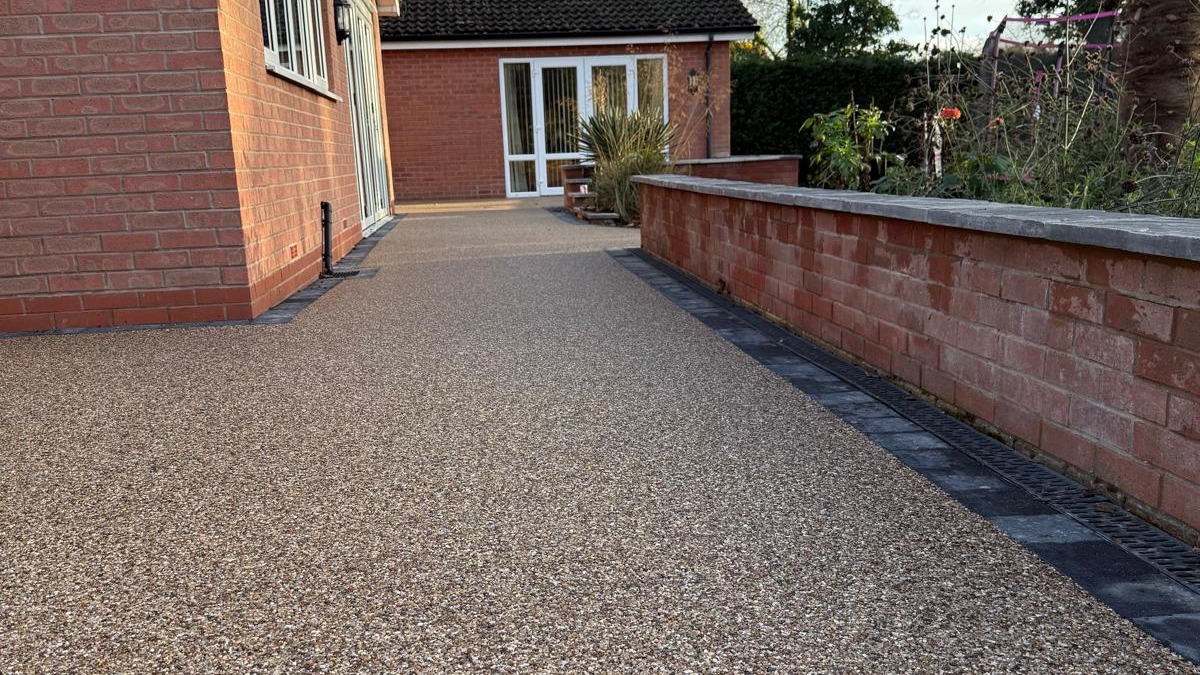 HMSDecorative's tweet image. Making This Garden Truly Accessible! 🏡 We’ve just completed 250m² of #resinboundpaving, transforming this garden into a smooth, safe and fully accessible outdoor space for the homeowner!🌿♿💛 #accessibledesign #wheelchairfriendly #gardentransformation