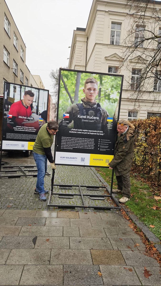 FGroup_CZE's tweet image. ❇️ Navždy hrdinové ! NAVŽDY ! 

🕯️Zemřeli v boji s komunisty, s prašivými Rusy. 

🤡 Pro kolaboranty je úplně jedno kde zemřeli, důležité je kdo je zabil! Na území kde Rusové nemají co dělat! 

Díky vám! Jsme na vás hrdý!