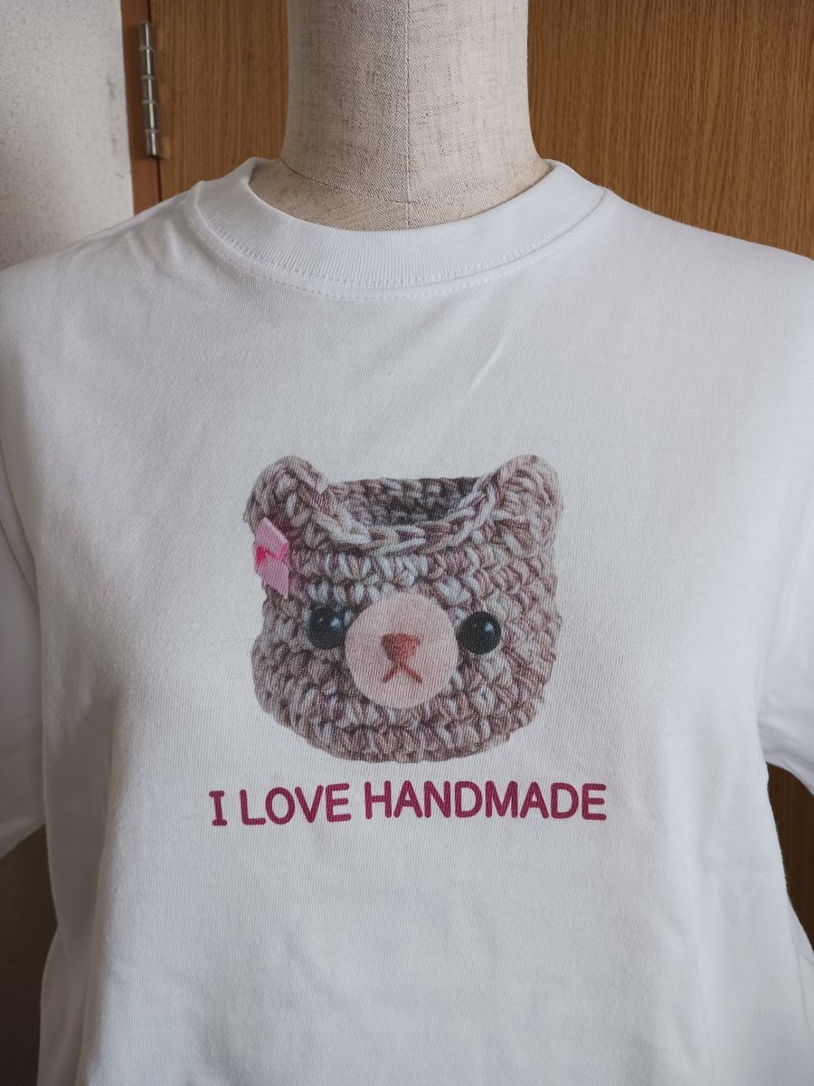 sakuraiyu's tweet photo. 母の作った
「くまの小物入れ」
をTシャツにプリントしました🐻 https://t.co/7qCsg2ot1x