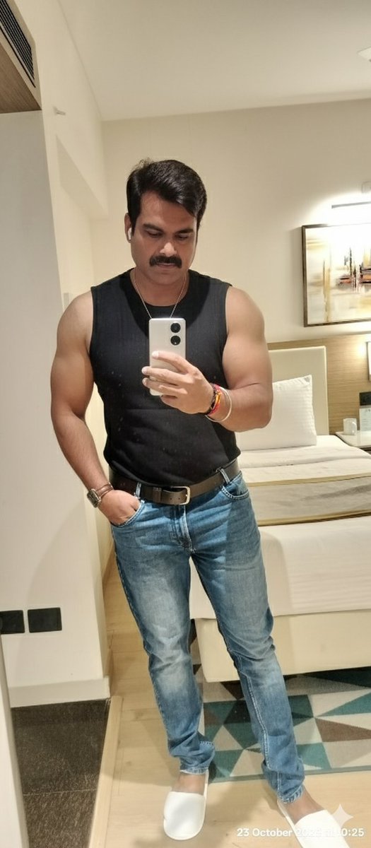 हसीना हो या मलिका हो,
गुलामी हम नहीं करते।
#Dialogue #X #xfactor