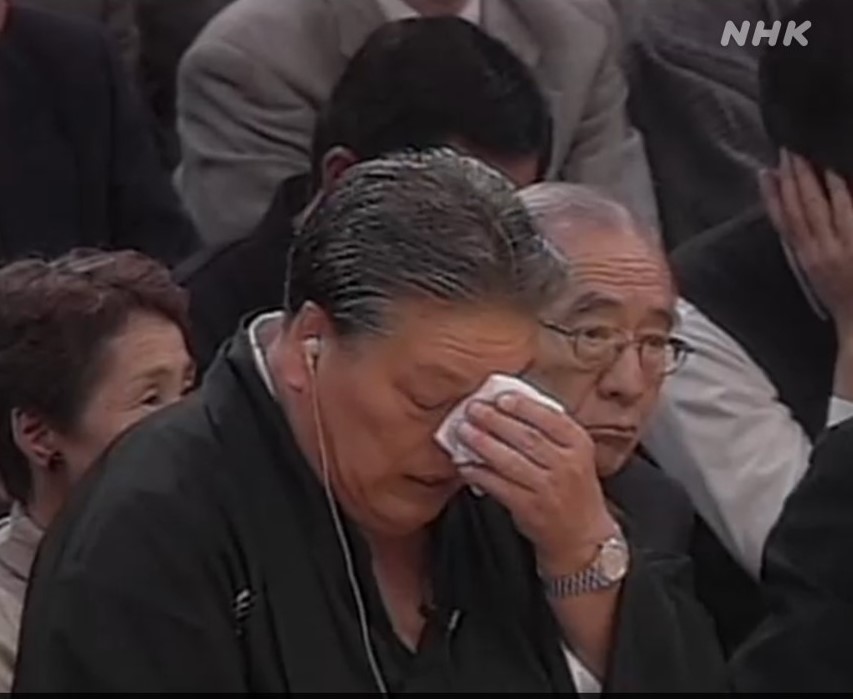 向正面解説の #朝日山 親方(元関脇 #琴錦) ”引退”の二文字を胸に秘めて臨んだ 平成10年の九州場所で2回目の平幕優勝! 懐かしの映像は👇 ...