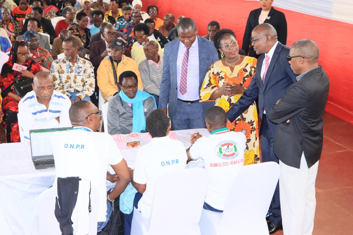 Onpr2018's tweet image. #Burundi #OnprInnovation L'Assistante du Ministre du Travail, de la Fonction Publique et de la Sécurité Sociale, Mme Emérencienne TABU, vient de procéder au lancement officiel des activités du recensement physique des bénéficiaires de l'#ONPR de 2025, ce 17/11/2025 à @Gitega.