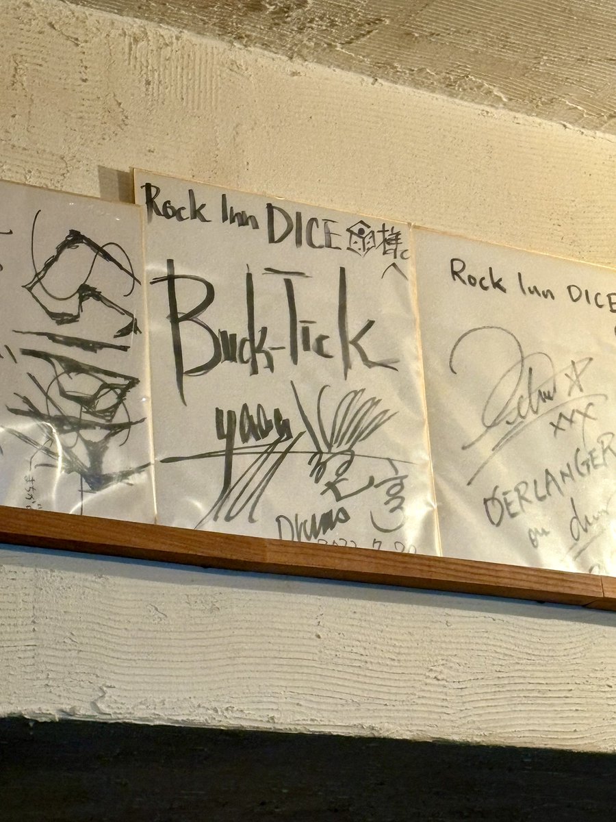 BUCK-TICKのサインあったよ🐟 ピックもらったよ