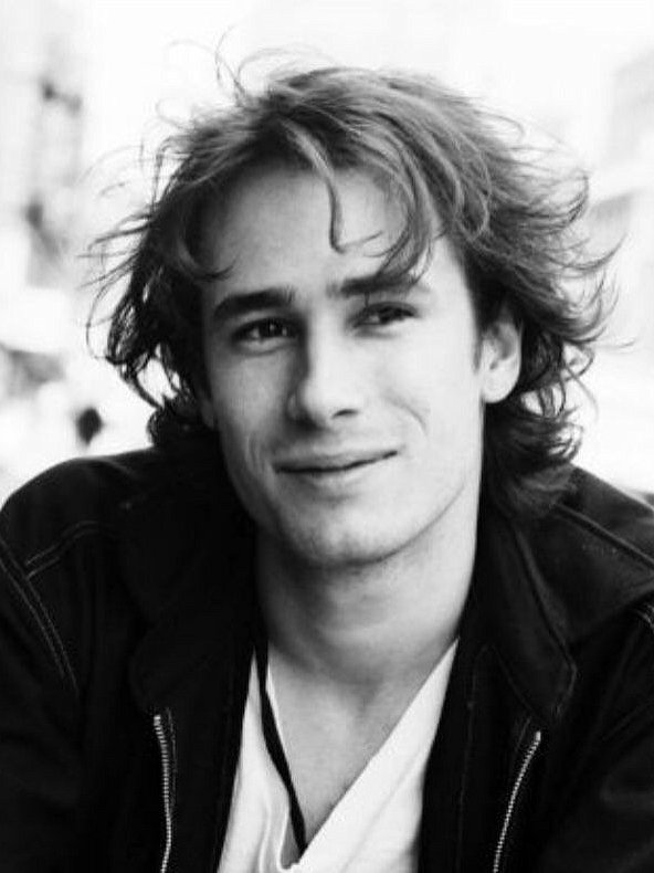 acervobuckley's tweet image. hoje, se estivesse vivo, jeff buckley estaria completando 59 anos! 

a beleza da sua alma e da sua arte segue eterna, vivendo em cada um de nós. 🤍⭐️