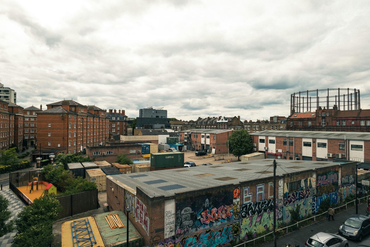 lse_london's tweet photo. Our new blog looks at how Hackney can expand intermediate housing for young adults and lower income households. With social housing under huge pressure,  this could offer a real pathway to stability. 
Read👇
https://t.co/cVtAWejKWL 

@hackneycouncil https://t.co/tp0bBjIWcC