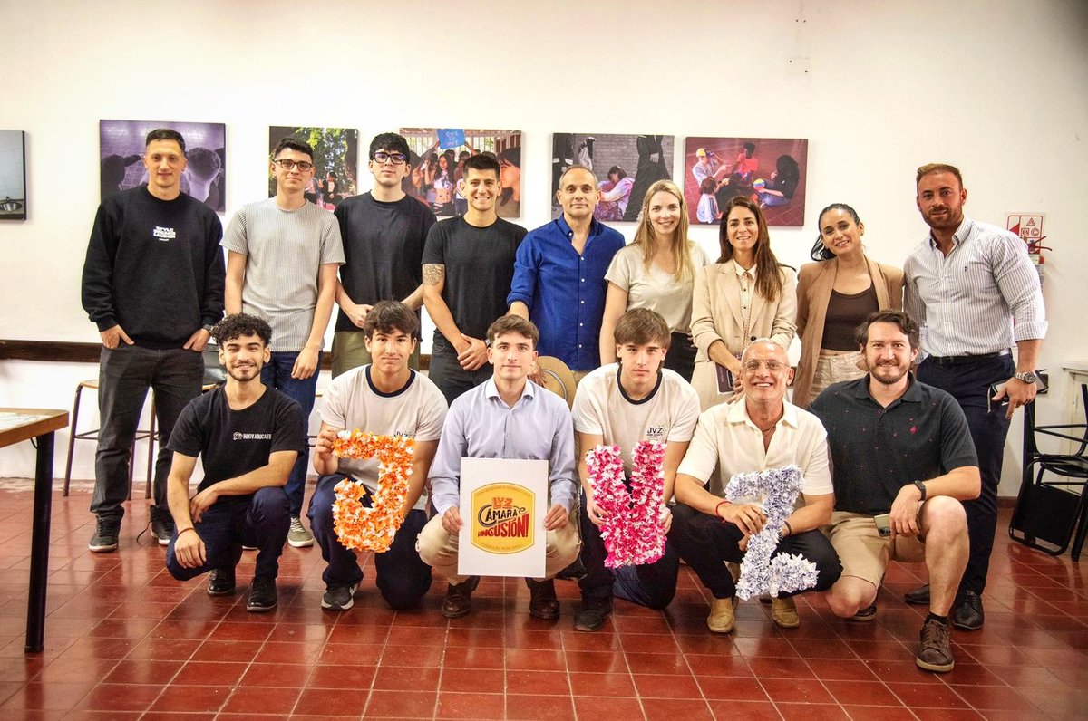 Juzgando la 14va Edición del Festival Internacional Luz Cámara e Inclusión, en la categoría Fotografía con Inteligencia Artificial