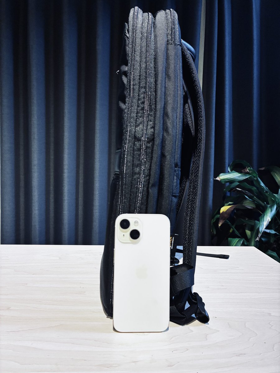 Evoon_Japan's tweet image. このリュック、スマホく薄い。