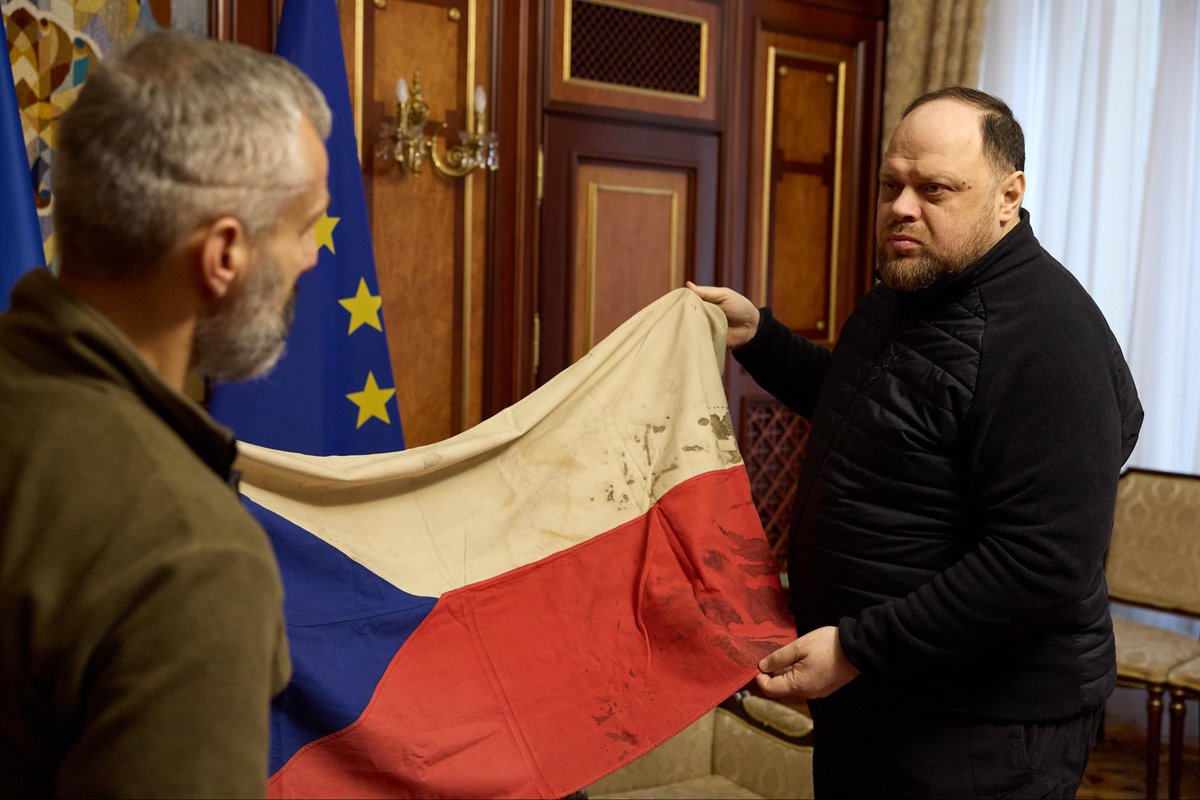 r_stefanchuk's tweet image. Dnes jsem ve zdech Nejvyšší rady Ukrajiny převzal legendární českou vlajku – národní posvátný symbol, který do Kyjeva přivezl velký přítel Ukrajiny, důstojník Armády České republiky Otakar Foltýn.

Příjezd pana Foltýna je mimořádně symbolický, protože se uskutečňuje v den…