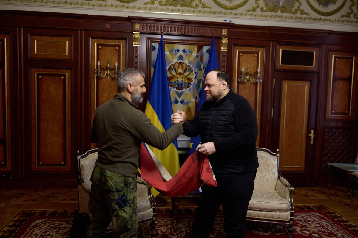 r_stefanchuk's tweet image. Dnes jsem ve zdech Nejvyšší rady Ukrajiny převzal legendární českou vlajku – národní posvátný symbol, který do Kyjeva přivezl velký přítel Ukrajiny, důstojník Armády České republiky Otakar Foltýn.

Příjezd pana Foltýna je mimořádně symbolický, protože se uskutečňuje v den…