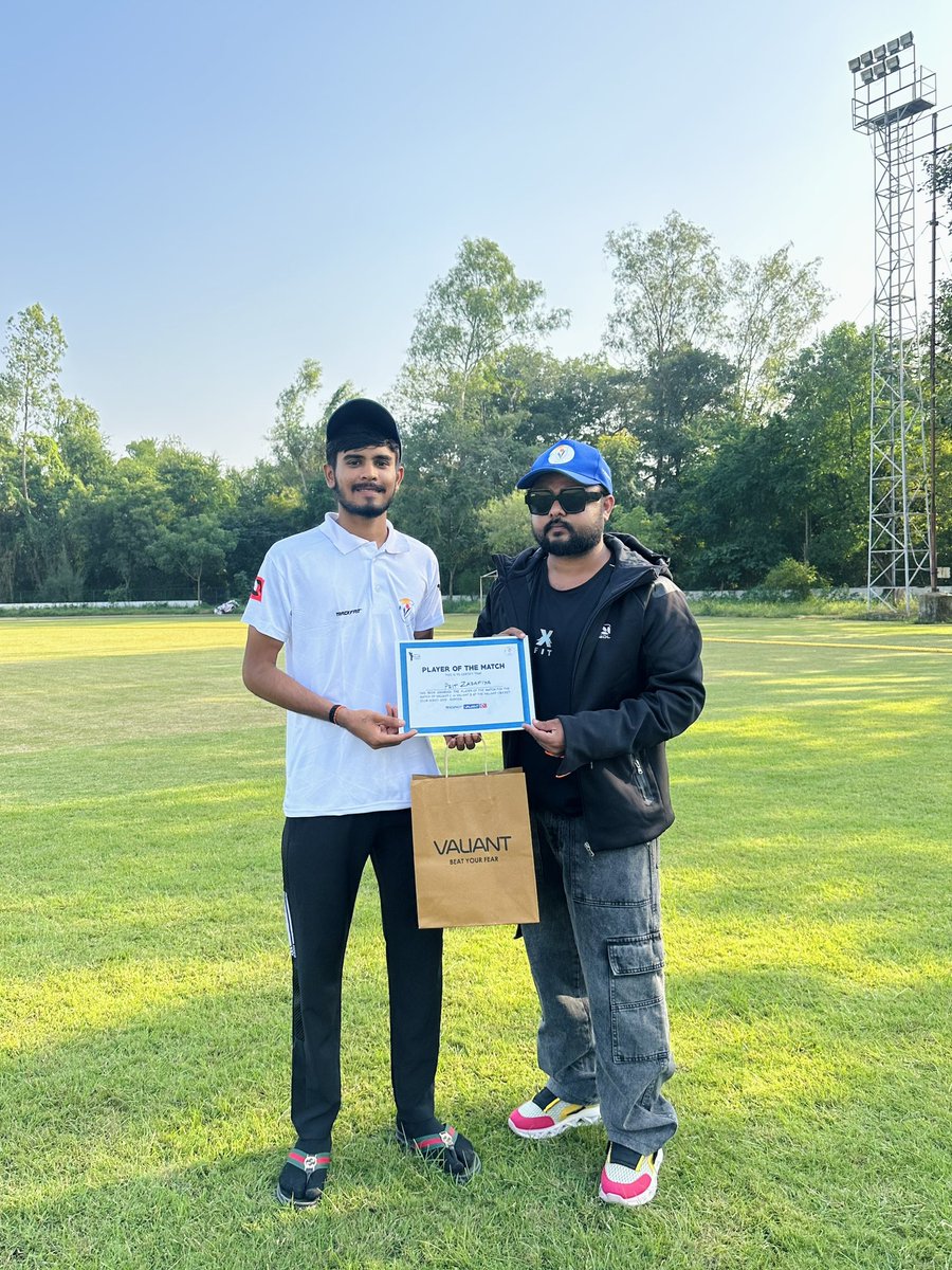 CricketValiant's tweet photo. #ValiantClubSeries | Valiant C won the match by 6 wickets 🏏

Player of the Match :  Rising Valiant Star 🌟 Prit Zadafiya 🥇 34 runs in the 28 Balls with 4 Fours , With Bowl 3/22 

#ValiantCricketTeam #pritzadafiya #cricket #vadodara #clubcricket #vipulnarigara #vipulnarigaraa https://t.co/pd1sEqdpju