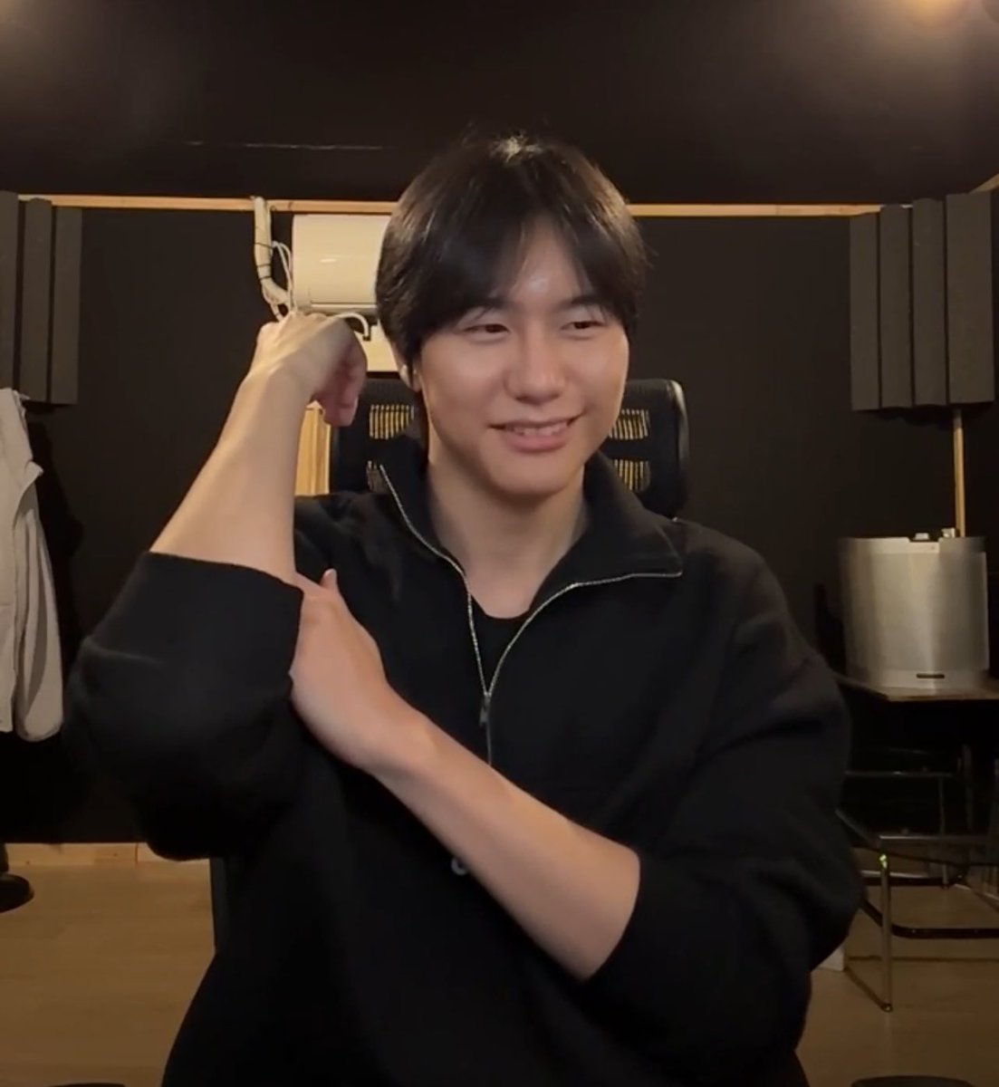 siksbreath's tweet photo. 채혈검사후 포즈야? (아님)ㅋㅋㅋㅋㅋㅋㅋ https://t.co/MH02DGxyLB