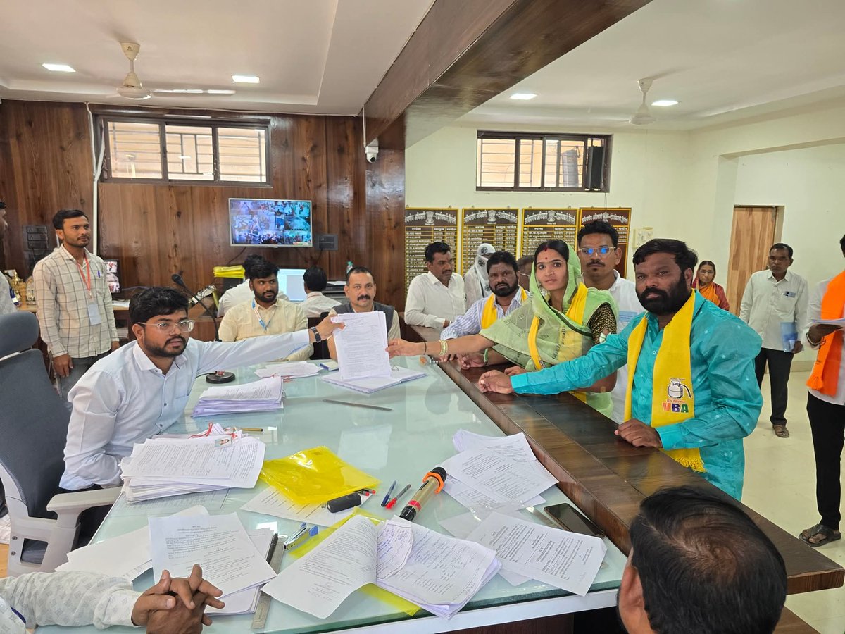 BhushanPaikrao4's tweet image. वंचित बहुजन आघाडी हिंगोली नगराध्यक्ष पदाकरिता सौ.सारिका अभिजीत अवघड यांचा उमेदवारी अर्ज दाखल.

#हिंगोली #नगरपालिका #VBAforIndia