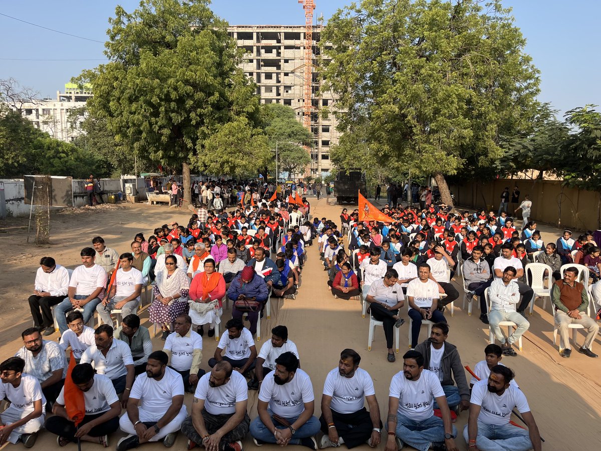 Bajrangdal_Guj's tweet image. નશો ભારતના યુવાઓનું પતન કરે છે, નશો છોડો અને બજરંગ દળને અપનાવો.

વિશ્વ હિંદુ પરિષદ બજરંગ દળ, ગાંધીનગર દ્વારા #નશા_મુક્ત_ભારત અભિયાન અંતર્ગત રન ફોર હેલ્થ મેરાથોન દોડનું આયોજન કરવામાં આવ્યું, આ આયોજનમાં મોટી સંખ્યામાં યુવાઓ અને બાળકો એ ભાગ લીધો. #नशामुक्त #Gujarat
#VHP #Bajrangdal