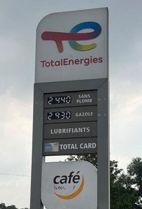 imara_rdc's tweet image. Excellentes nouvelles. Nous tenons à vous féliciter, Excellence @DMukokoSamba, pour cette mesure qui allège le coût de la vie pour la population. Cette baisse des prix du carburant est une preuve concrète de l&apos;engagement du gouvernement à améliorer le pouvoir d&apos;achat.