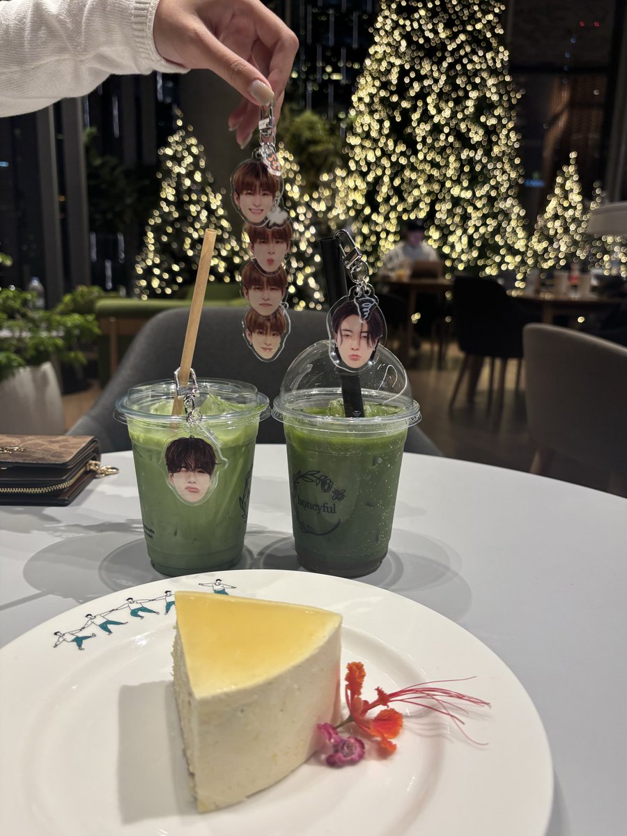 sweeten it up w/ my baby and <a href="/saturmer_/">20mondaeᯓ</a> 🍵🍯🍰