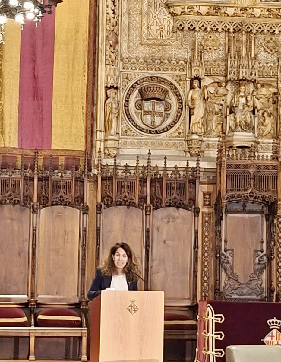 Assistim a la presentació de canvis Reglament 107 x a l’accessibilitat de busos i unificar criteris de disseny a nivell internacional. Canvis impulsats per @TMB amb l’assessorament de <a href="/CocemfeBCN/">Cocemfe Barcelona</a> i <a href="/COCEMFEnacional/">COCEMFE</a>. #SalódeCent <a href="/bcn_ajuntament/">Ajuntament de Barcelona</a> @TMB  fotos PilarLucas <a href="/LupusAcleg/">Asociación Catalana Lupus E.G.</a>