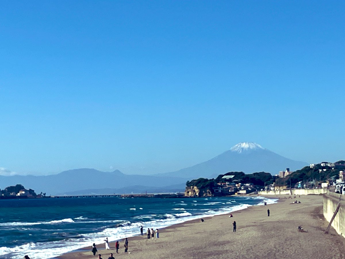 torayuyu's tweet photo. 今日の七里ヶ浜。富士山がきれいでした。 https://t.co/hX2Yqm1lni