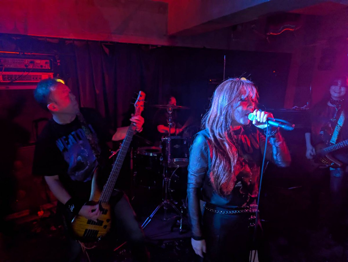 gureescape's tweet image. ラスト二曲特に最後のLiarの勢いとパワーがNEAT001のライブやと改めて感じた
来月の名古屋そして来年まだまだライブは続くらしい🦂🔥