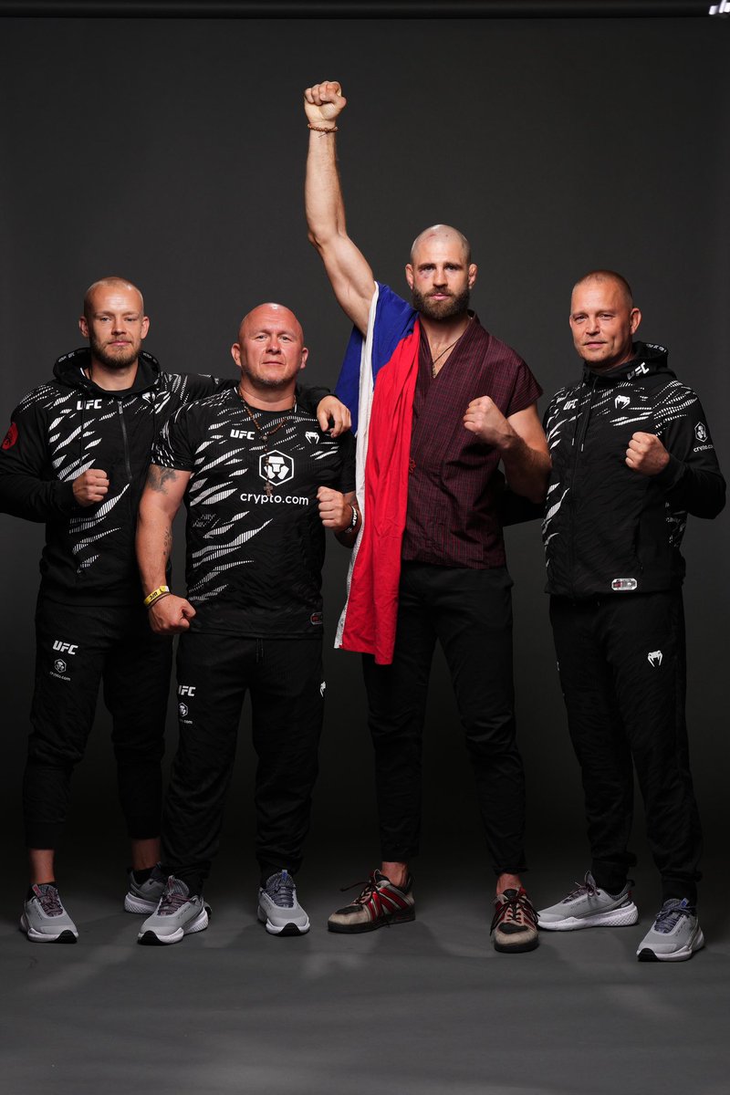 Krasný Státní svátek všem v naší zemi. Připomínejme si stále to, kde jsme začínali a co jsme museli vybojovat, abychom byli tam, kde jsme.
A hlavně si nadělme klid v podobě jasné vize toho, kam jdeme a užijme si tu Cestu Český narode. //\\

Happy National Day to everyone in our