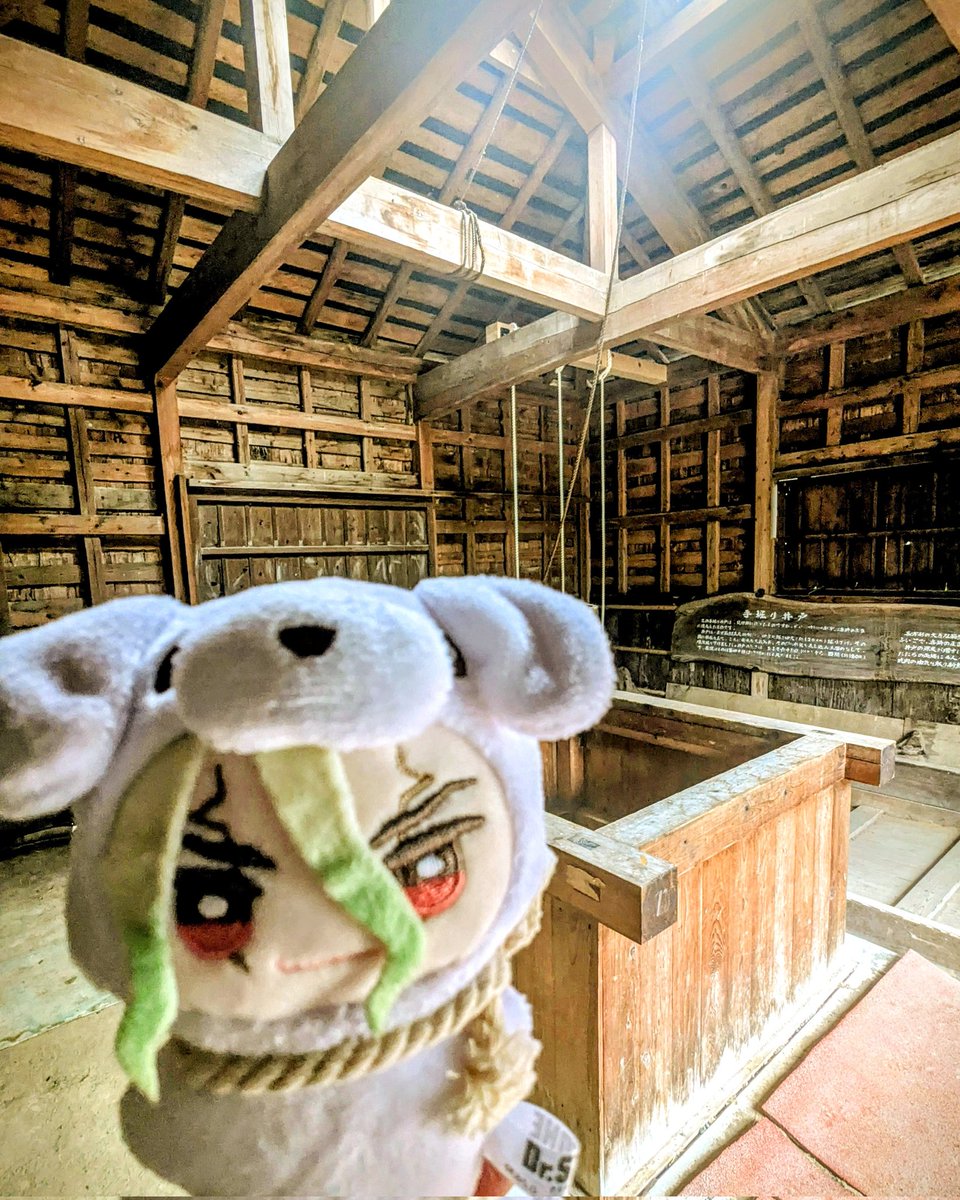 「資料館が改装するってお報せきてたけど(泣)旅程はかえられないので油井と資料館の外」|あさくらのイラスト
