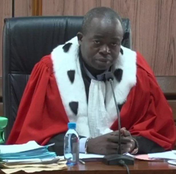 « Répondez directement à la question. »