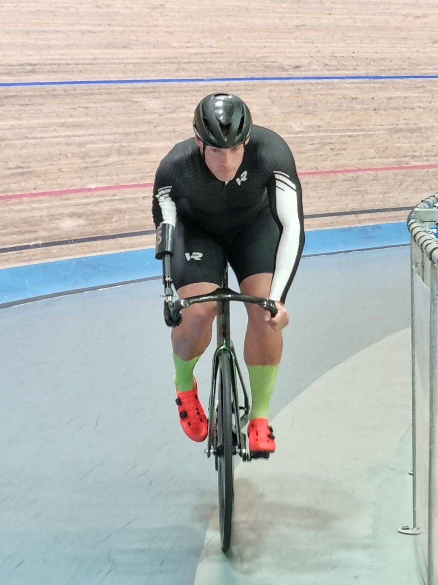CyclingIreland's tweet photo. Some of our Para-development squad joined some of our Elite para riders at the BlackLine Track Event at the Geraint Thomas National Velodrome of Wales over the weekend ☘️ https://t.co/jr7oCpskEe
