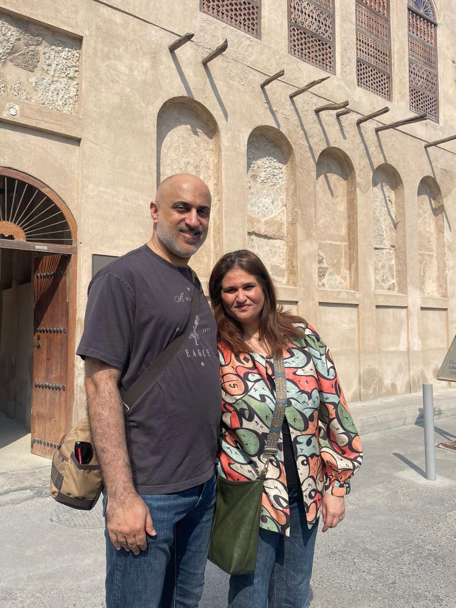 Shaimaalwatani's tweet image. للمرة الثانية شاركنا في ( جولة في مسارح نصوص &quot; كردم &quot; ) والتي نظمها الكاتب الصحفي الأستاذ محمد فاضل العبيدلي. 
الجميل في مثل هذه الجولات أنك تستشعر روح المكان، وتستحضر الأرواح التي كانت تعيش فيها، ومنها تستلهم القص والحكي لتنسج الحكاية . 
#شيماء_الوطني