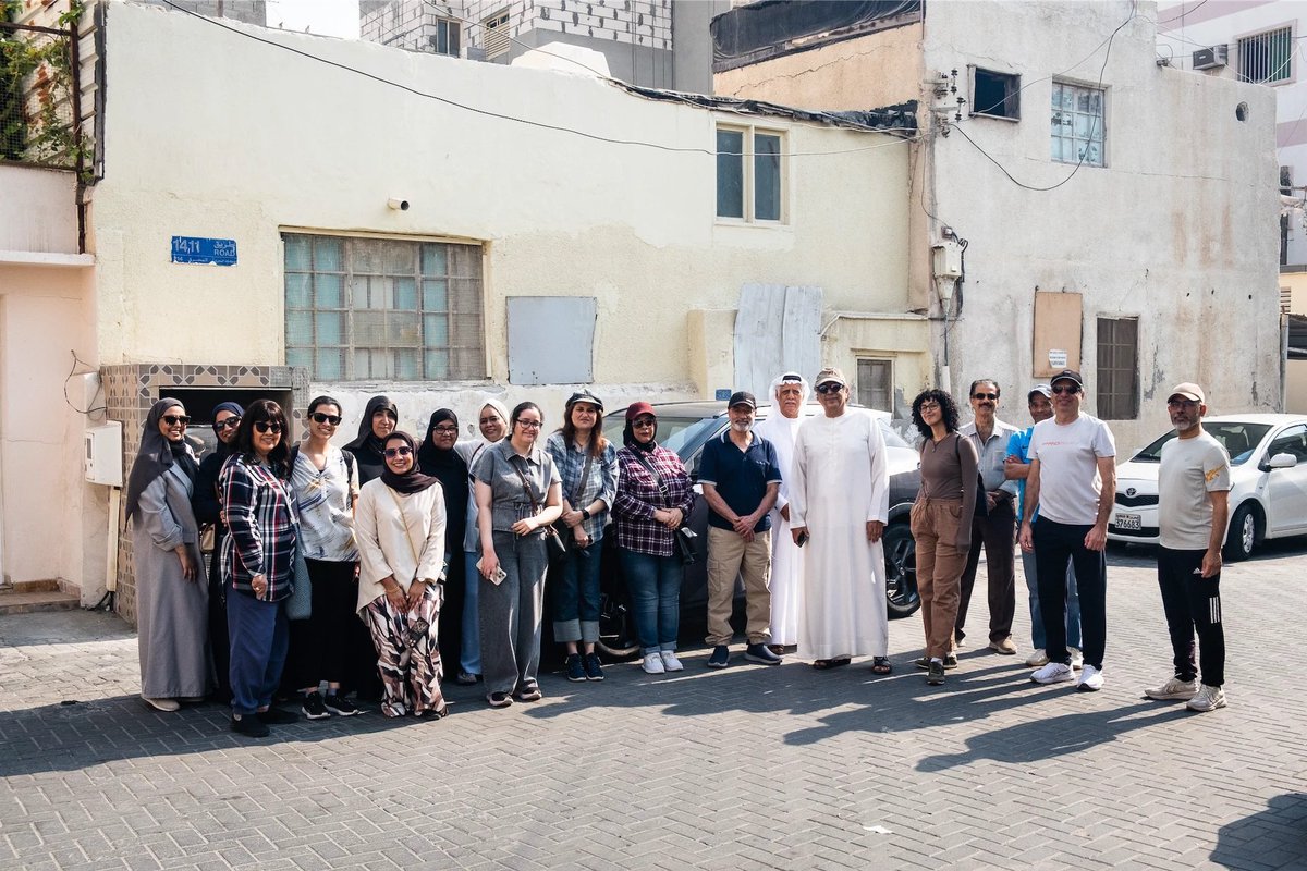 Shaimaalwatani's tweet image. للمرة الثانية شاركنا في ( جولة في مسارح نصوص &quot; كردم &quot; ) والتي نظمها الكاتب الصحفي الأستاذ محمد فاضل العبيدلي. 
الجميل في مثل هذه الجولات أنك تستشعر روح المكان، وتستحضر الأرواح التي كانت تعيش فيها، ومنها تستلهم القص والحكي لتنسج الحكاية . 
#شيماء_الوطني