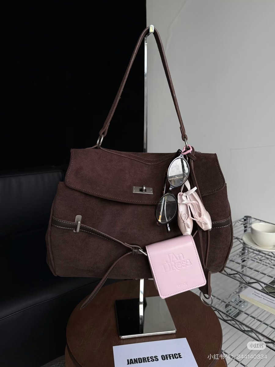 merryxthingsss's tweet photo. พรี Jandress (new) 3 way kelly bag 4สี กระเป๋ารุ่นนี้สะพายได้หลายแบบเลยค่า🪾
🤍(1,400฿) รวมส่ง /+กระเป๋าเล็ก 1,650฿ 
มัดจำได้ 🍾 size 23x35 cm

พรี 2-4 วีค
order via dm 
#jandress #กระเป๋า #พรีจีน #กระเป๋าสะพาย https://t.co/GgesVwJgbo