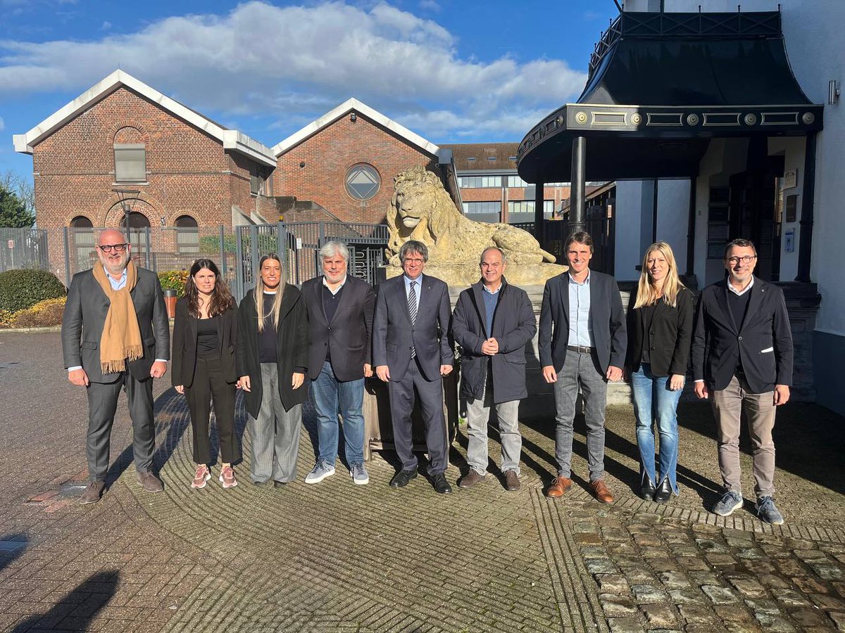 JuntsXCat's tweet image. 📄 Junts per Catalunya nomena @albertbatet com a adjunt a la presidència del partit i director de campanya, @mncsls com a presidenta del grup parlamentari i @vadorverges com a portaveu al Parlament

📌 Llegeix la nota de premsa: junts.cat/actualitat/jun…