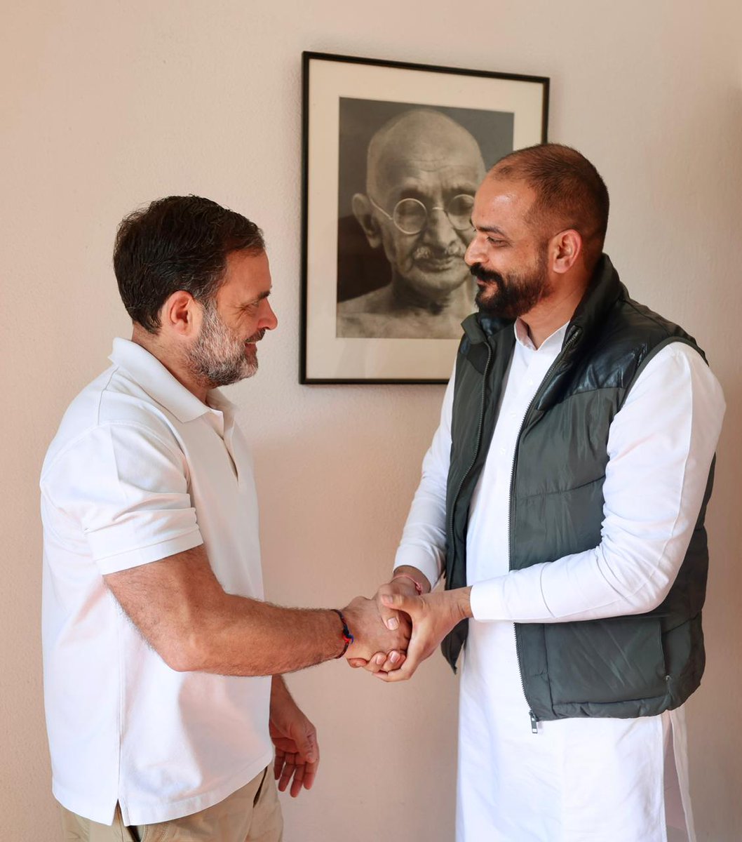 अपार हर्ष और आदर के साथ, हम राहुल गांधी जी को मेरी छोटी बहन के विवाह समारोह में सम्मिलित होकर नवदंपत्ति को आशीर्वाद देने हेतु सादर आमंत्रित किया ।
आपकी उपस्थिति हमारे इस शुभ अवसर की शोभा और भी बढ़ा देगी। 🙏✨