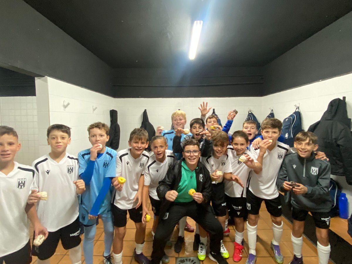 ✅ Victoria de nuestro #AlevínA contra Pizarro A

🫡¡Vamos, equipo! ⚪️⚫️