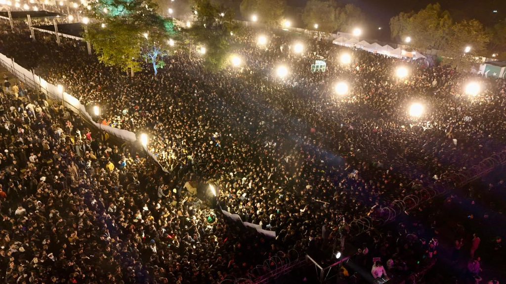 baby_calm_down's tweet image. Heartfelt appreciation to the Ministry of Information &amp;amp; Broadcasting, CDA, ICT Administration &amp;amp; DC Islamabad, event management teams, security staff, and all performers who lit up the stage.
A true celebration of community, culture, and unity! 🇵🇰
@dcislamabad 
#ThankyouIslamabad