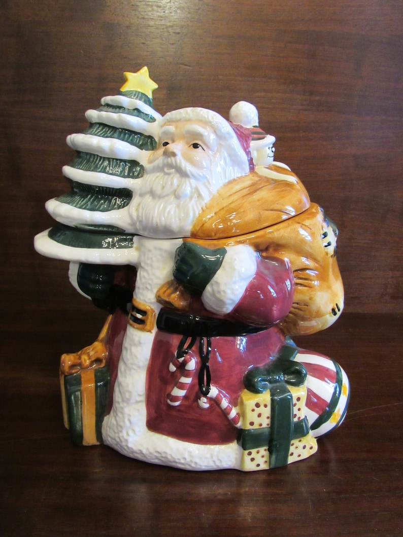 DigginThruTheAt's tweet image. Santa Cookie Jar by Rose Garden, Santa and Tree Cookie Jar, Storage Jar, Kitchen Decoration Hand Painted , Made in China.     (3638) etsy.me/4inI3sd via @Etsy  #wiseshopper