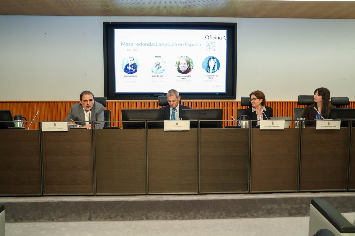 FECYT_Ciencia's tweet image. 🗨👥 Sergio Vicente (@IPE_CSIC), Julio Berbel (@JulioBerbel) y Nuria Hernández-Mora (@FNCAgua) abordan el #InformeC “La sequía en España”.

👤 Modera Maite Iriondo de Hond (#OficinaC)